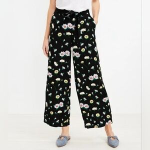 LOFT Petite Black Floral Cropped Pull On Pants